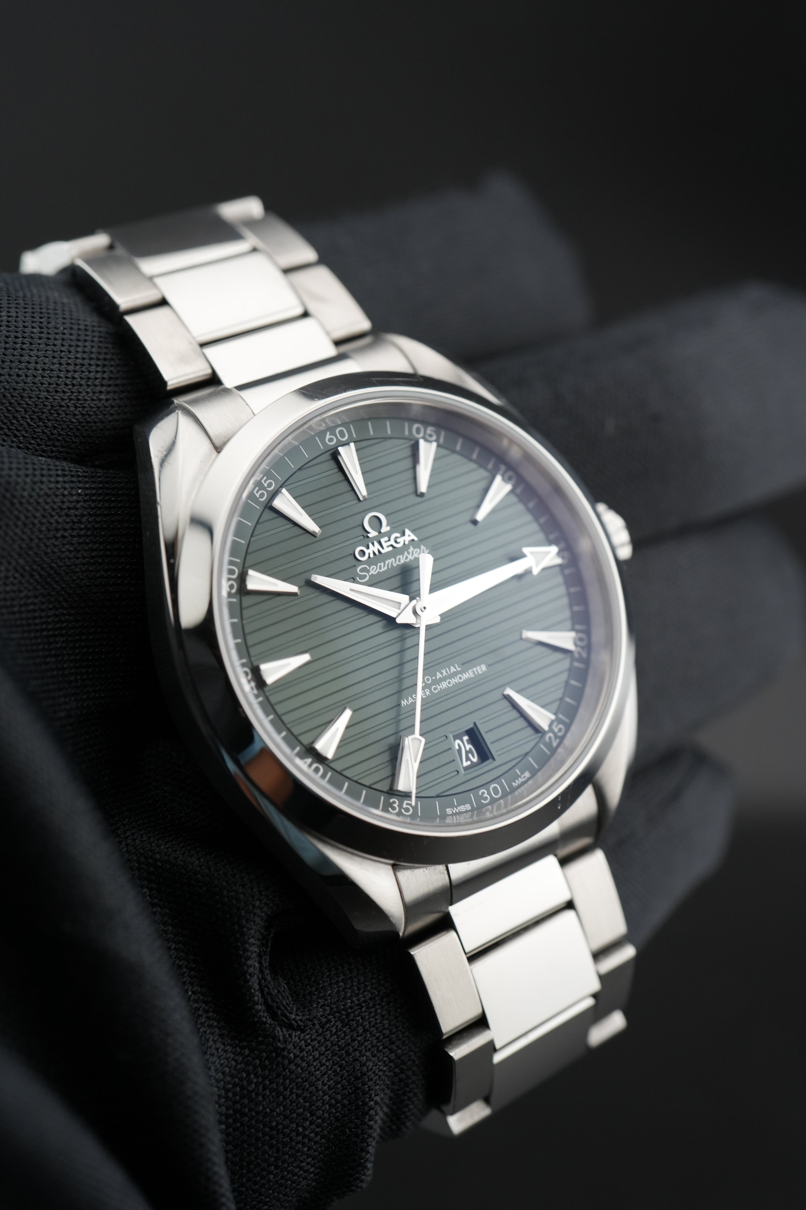 Omega Aqua Terra 41mm Green Dial – Ref. 220.10.41.21.10.001 – 2024 – Full Set