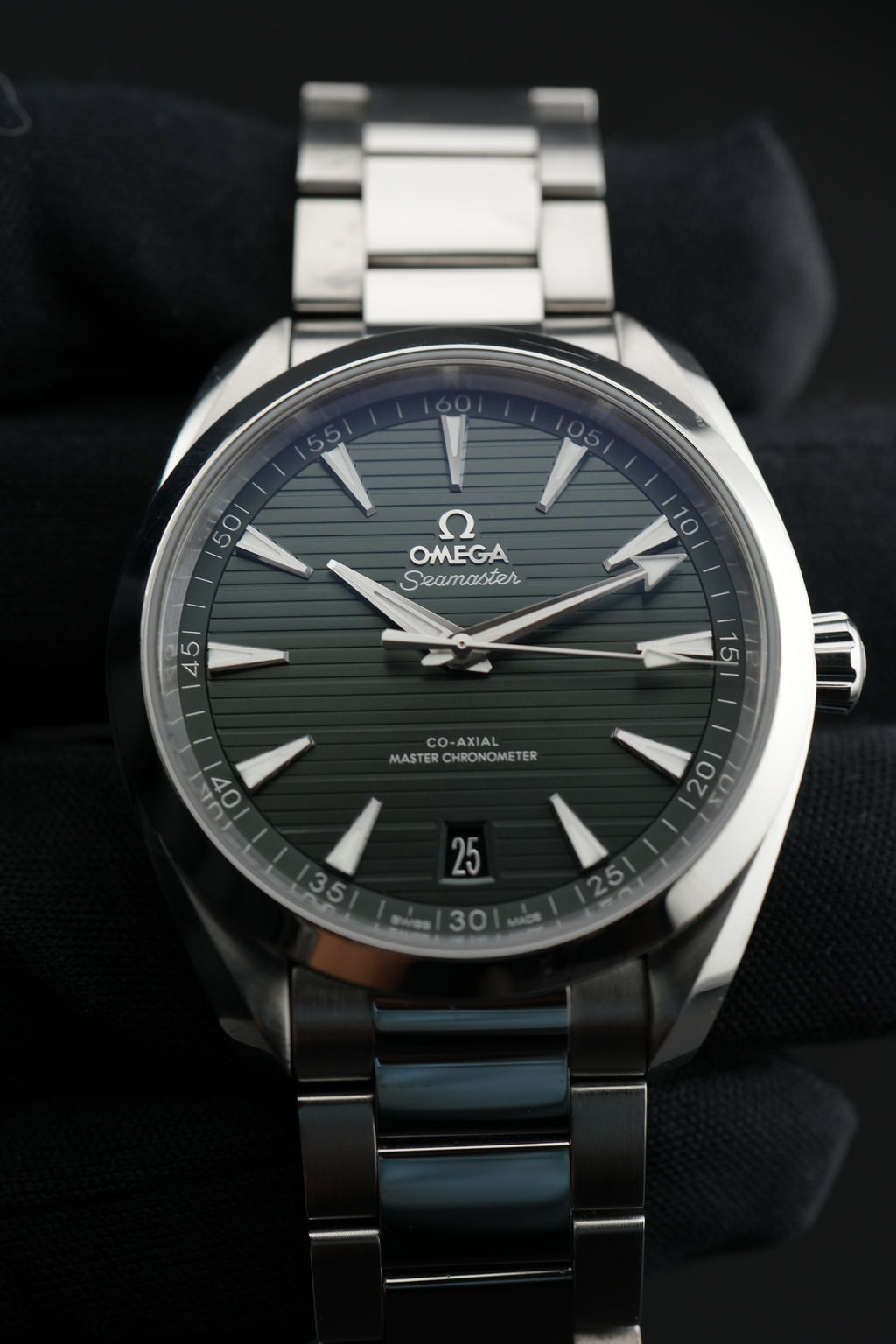 Omega Aqua Terra 41mm Green Dial – Ref. 220.10.41.21.10.001 – 2024 – Full Set
