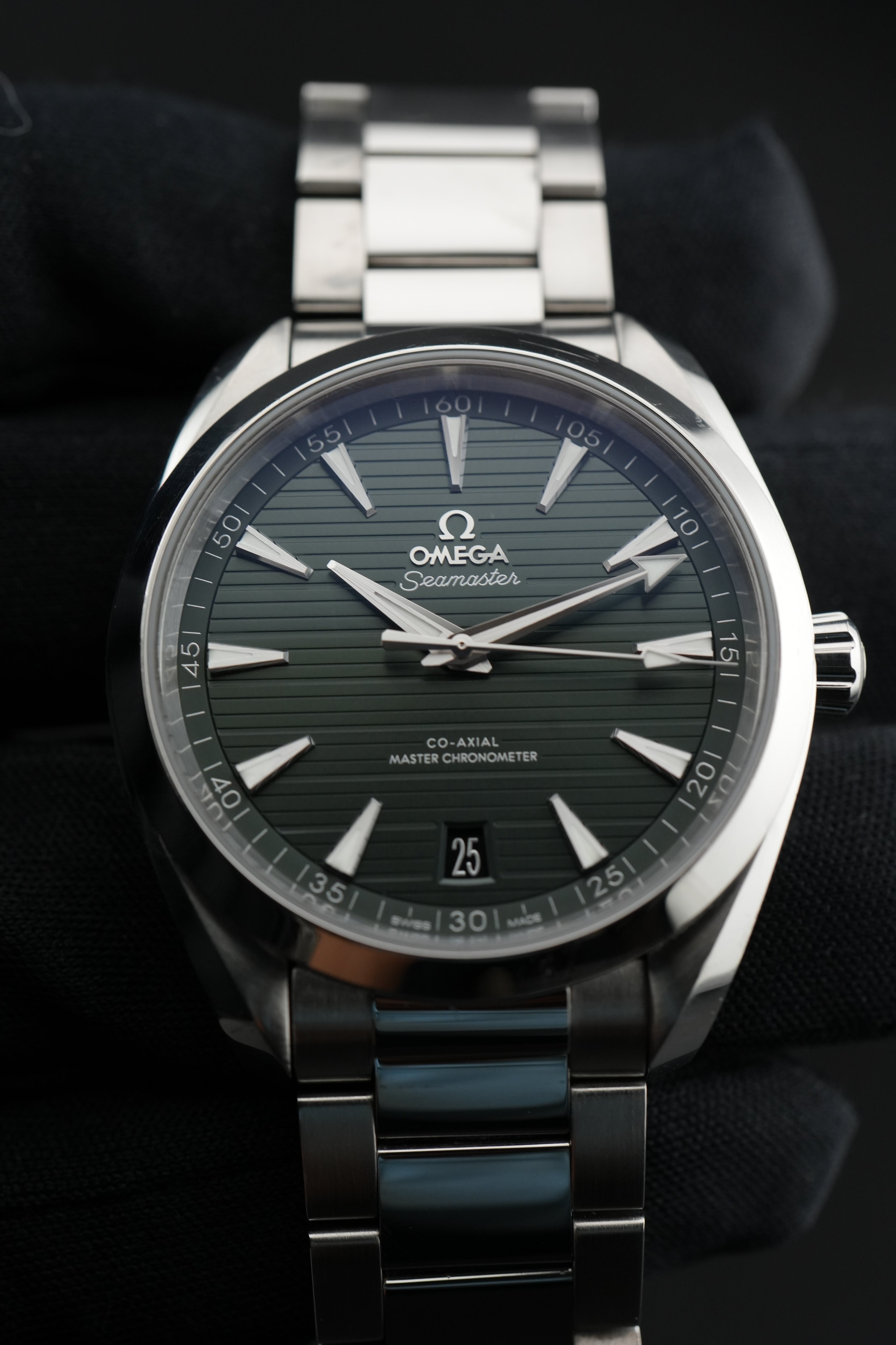 Omega Aqua Terra 41mm Green Dial – Ref. 220.10.41.21.10.001 – 2024 – Full Set