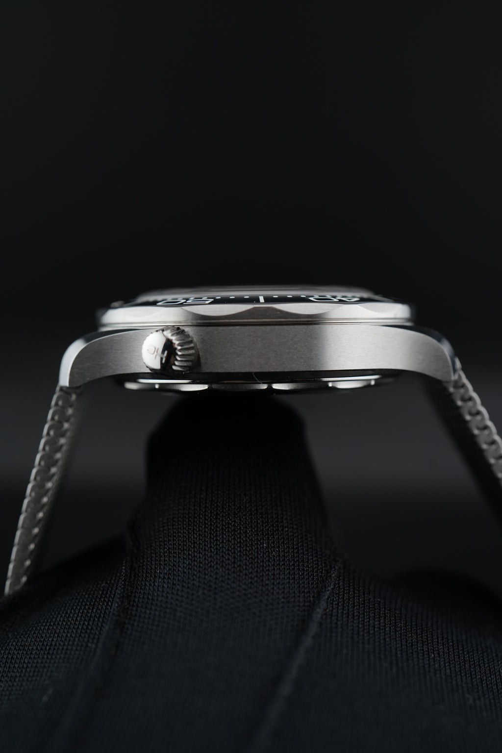 Omega Seamaster Diver 300M – Ref. 210.30.42.20.01.018 – 2026 – Brand New / Unworn – Full Set