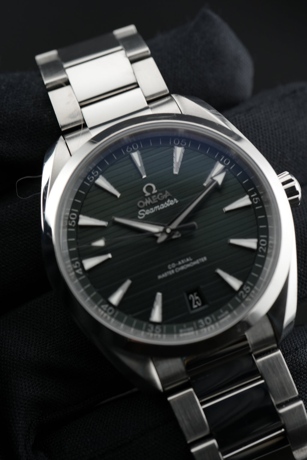 Omega Aqua Terra 41mm Green Dial – Ref. 220.10.41.21.10.001 – 2024 – Full Set