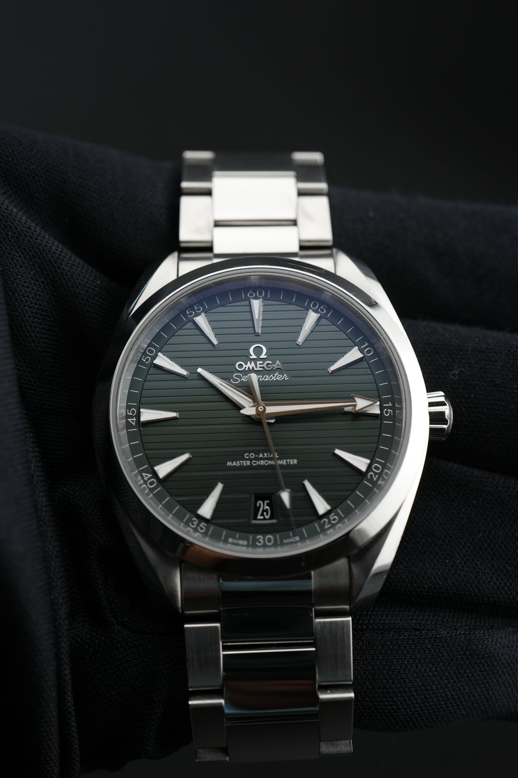 Omega Aqua Terra 41mm Green Dial – Ref. 220.10.41.21.10.001 – 2024 – Full Set
