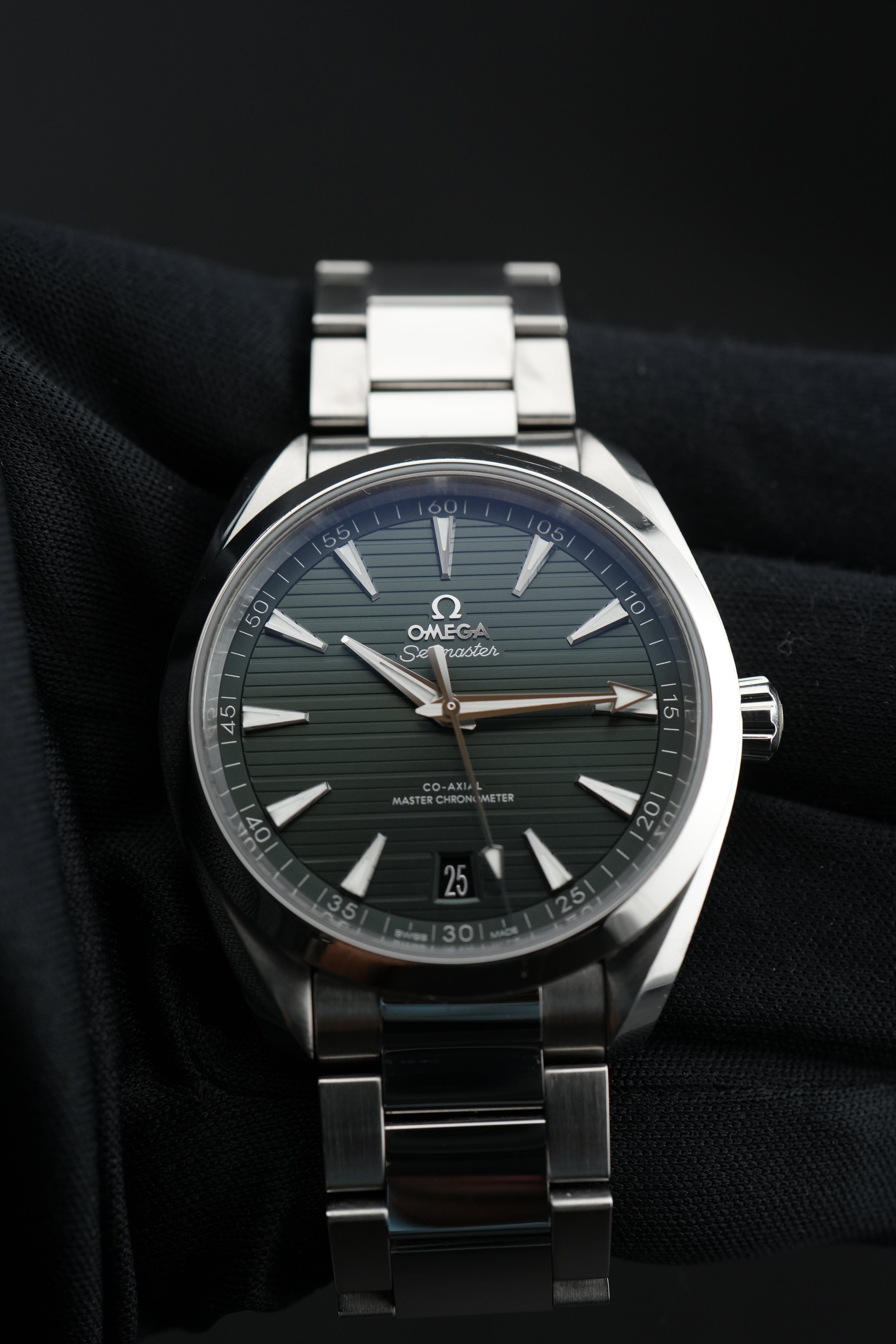 Omega Aqua Terra 41mm Green Dial – Ref. 220.10.41.21.10.001 – 2024 – Full Set