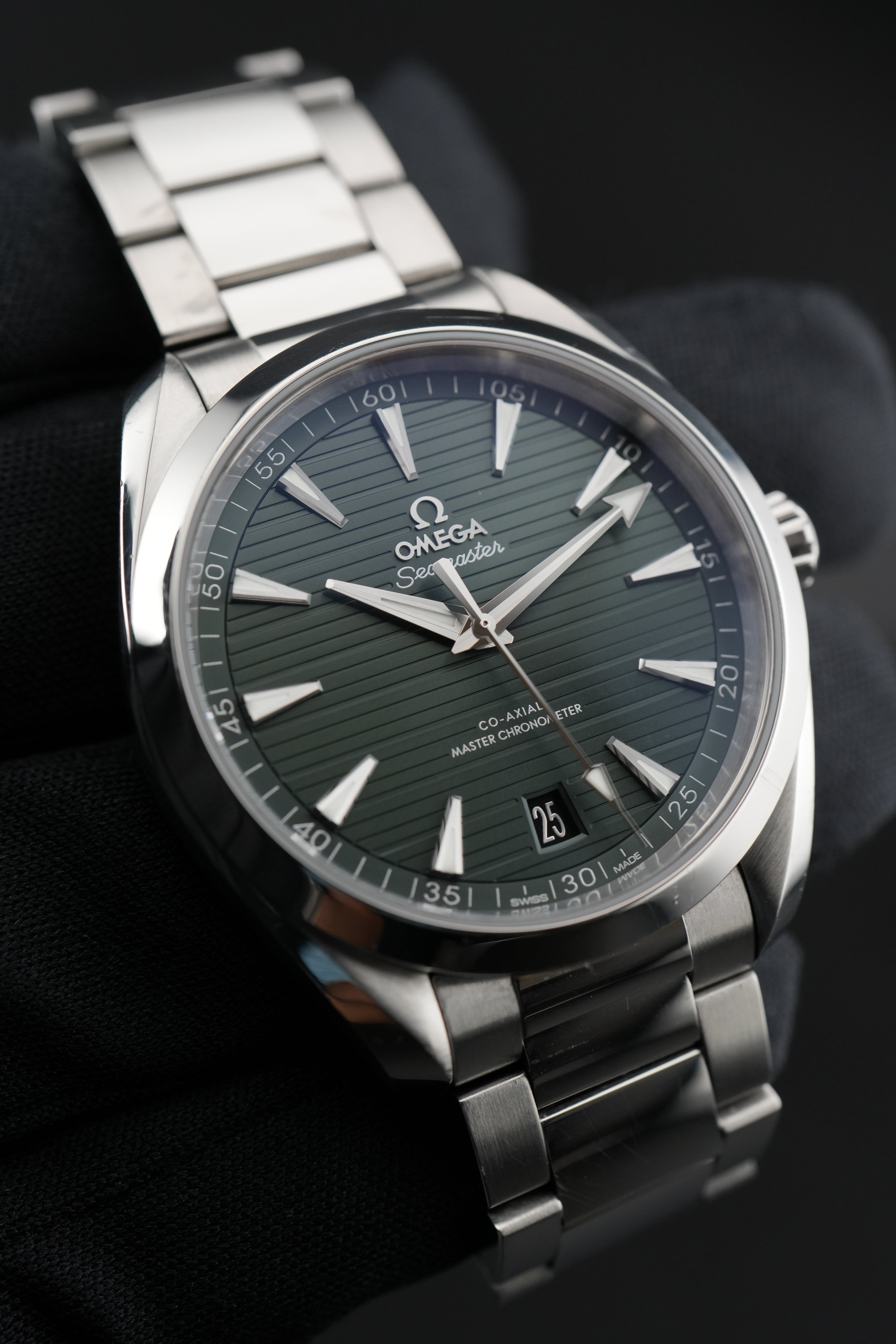 Omega Aqua Terra 41mm Green Dial – Ref. 220.10.41.21.10.001 – 2024 – Full Set