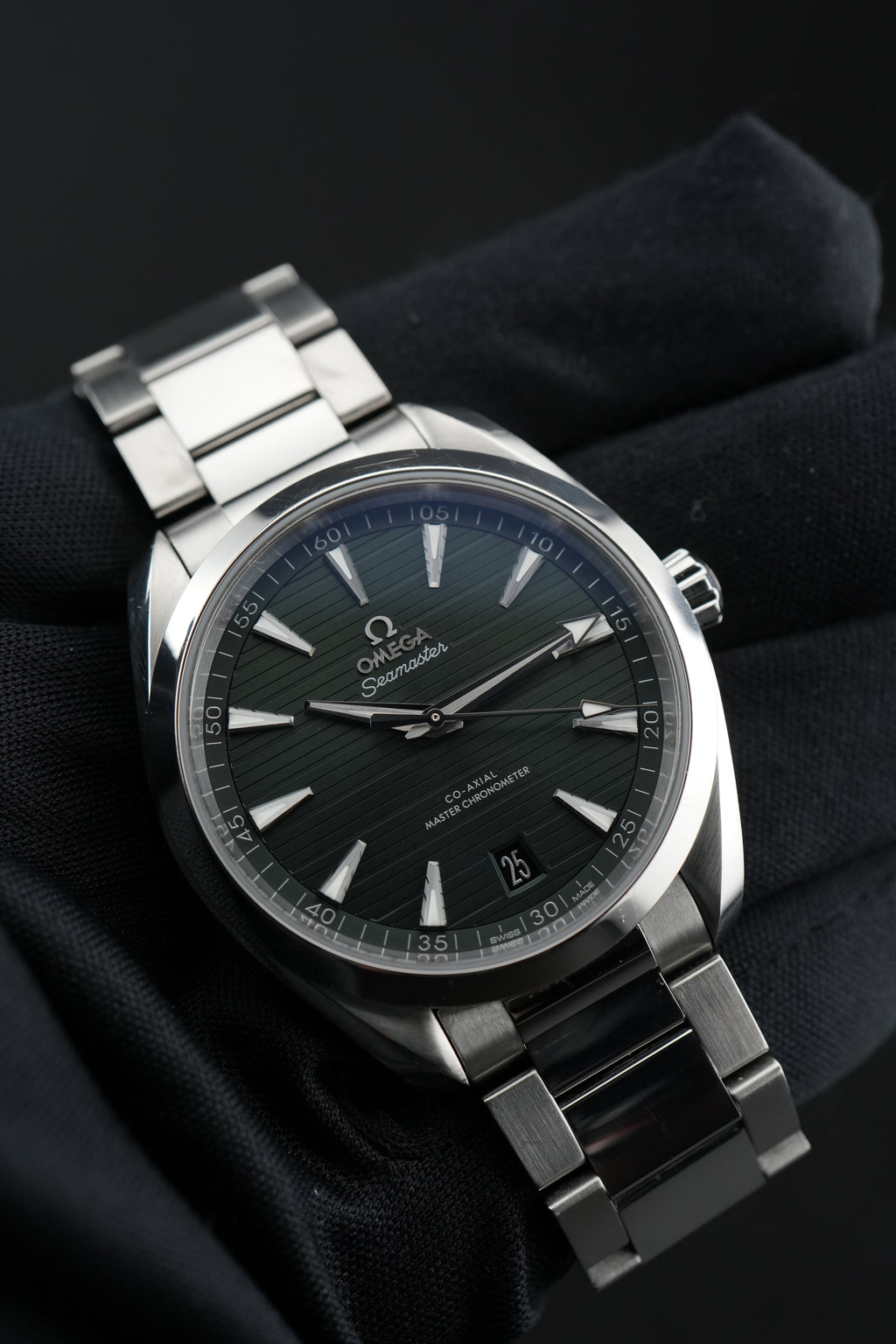 Omega Aqua Terra 41mm Green Dial – Ref. 220.10.41.21.10.001 – 2024 – Full Set