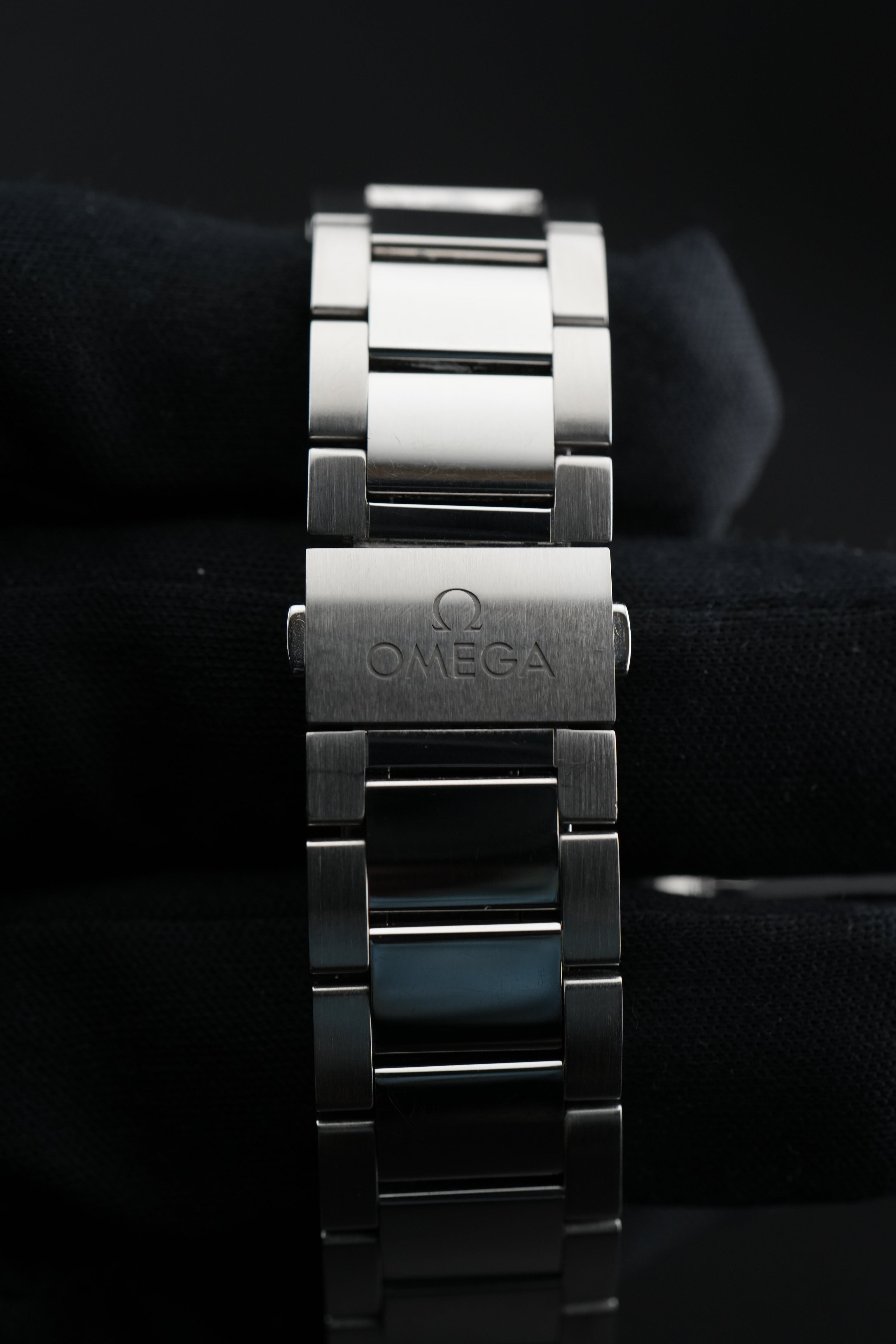 Omega Aqua Terra 41mm Green Dial – Ref. 220.10.41.21.10.001 – 2024 – Full Set